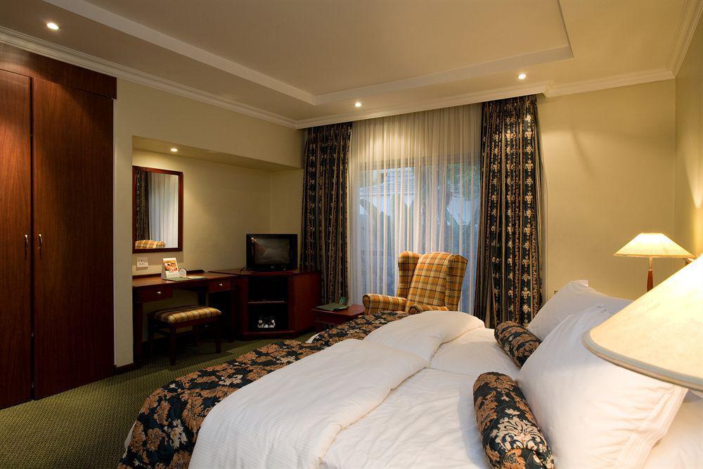 יוהנסבורג Courtyard Hotel Sandton מראה חיצוני תמונה