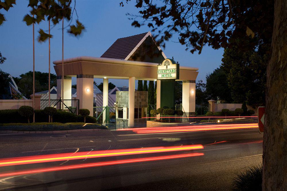 יוהנסבורג Courtyard Hotel Sandton מראה חיצוני תמונה