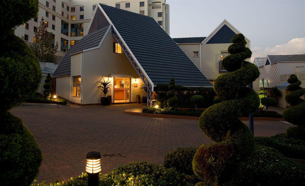 יוהנסבורג Courtyard Hotel Sandton מראה חיצוני תמונה