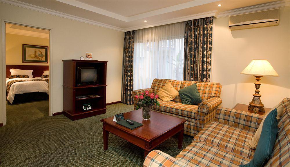 יוהנסבורג Courtyard Hotel Sandton מראה חיצוני תמונה